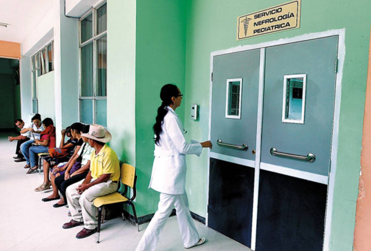 Tres niños habrían muerto por falta de medicinas