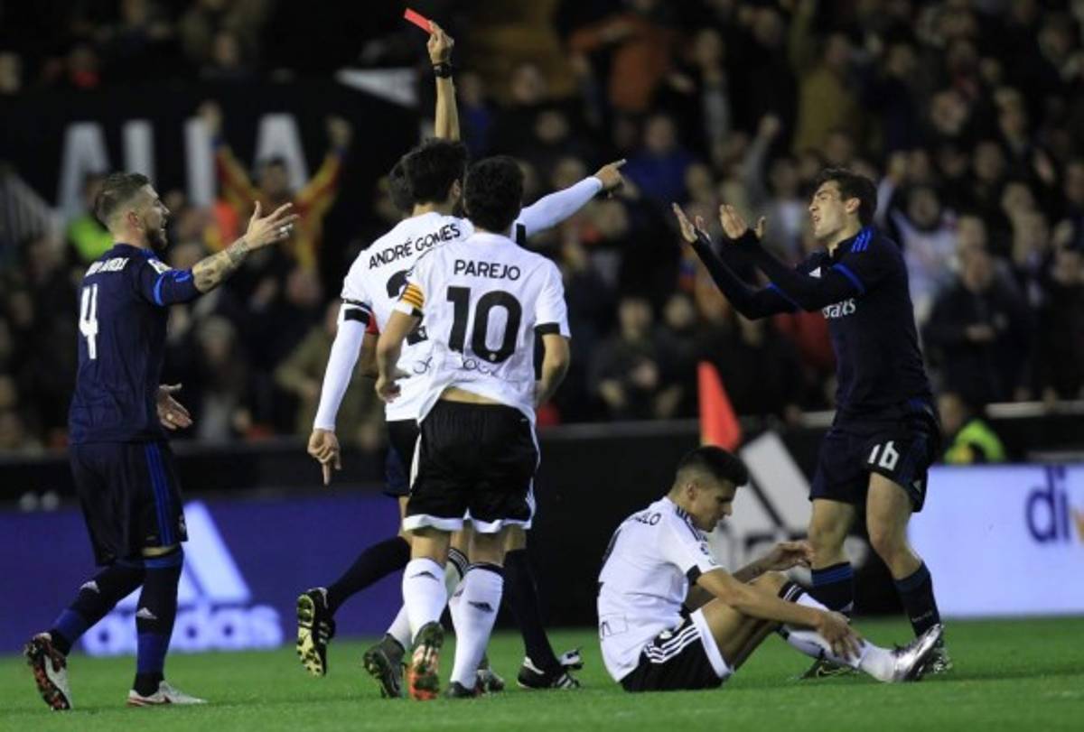 Valencia amarga el año nuevo al Real Madrid