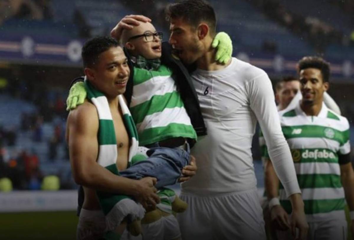 El noble gesto de Emilio Izaguirre con un pequeño aficionado del Celtic