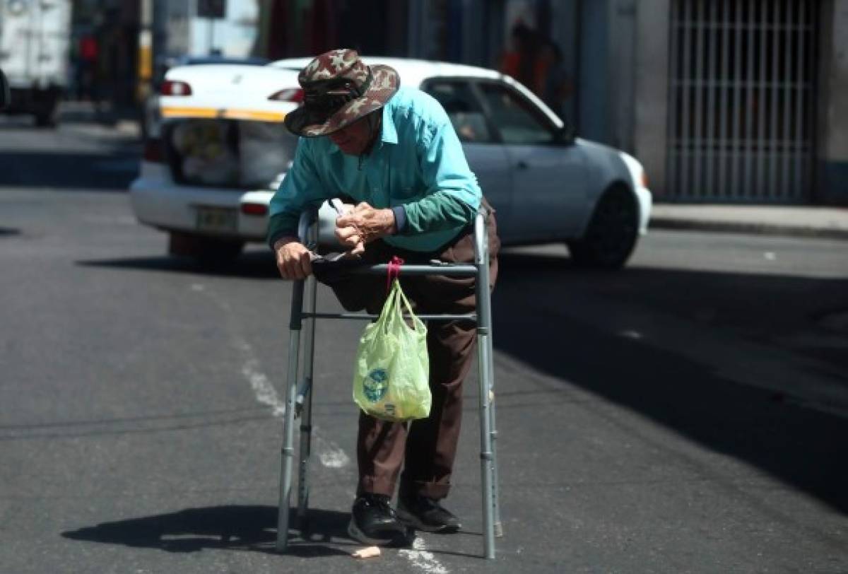 Cuatro adultos mayores son abandonados a diario en la capital de Honduras