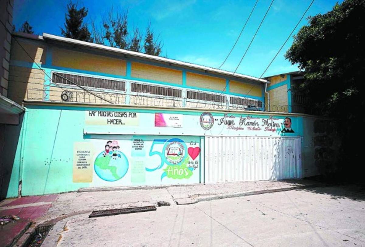 Distribuirán 5,000 guías de trabajo a estudiantes sin acceso a internet