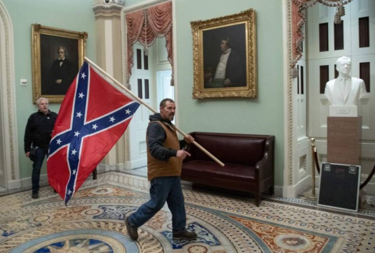 ¿Qué significa la bandera confederada que protestantes usaron en su ingreso al Capitolio?