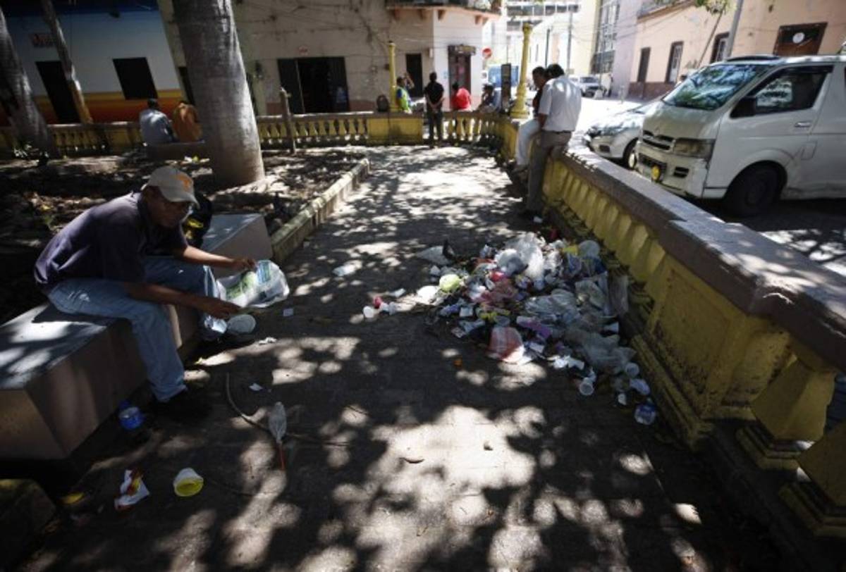 El abandono opaca al emblemático Parque Herrera