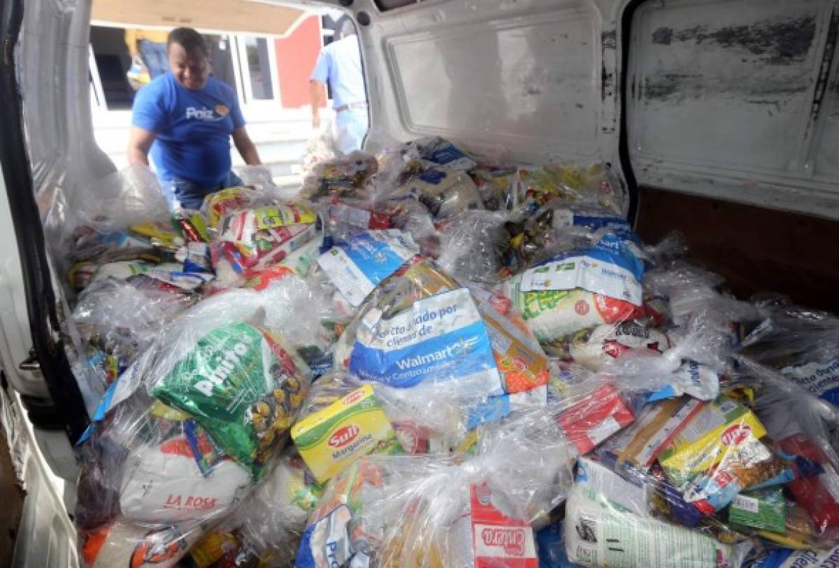 Walmart entrega nueve toneladas de alimentos para los exbolsones