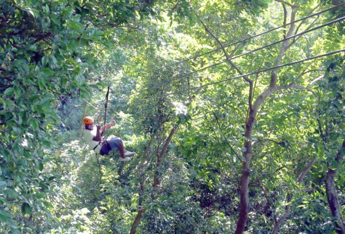 Recreación extrema en la hermosa y deslumbrante Isla de Roatán