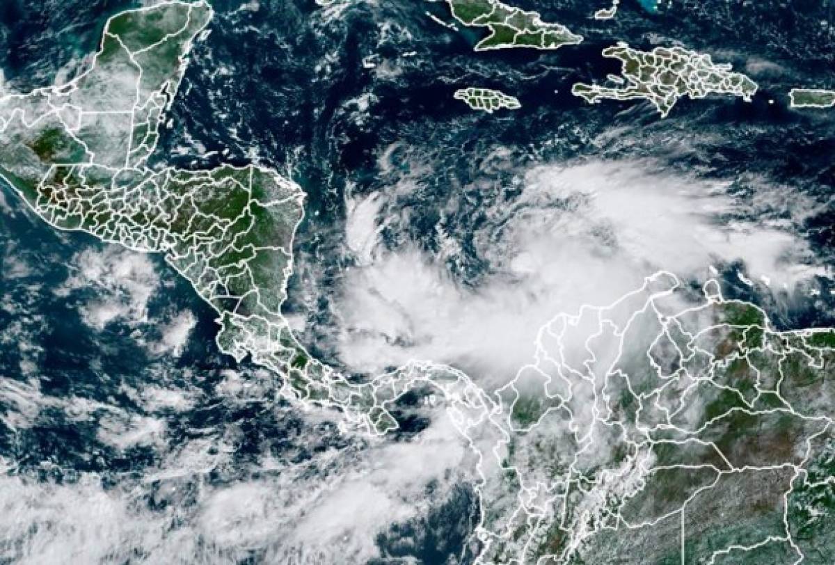 Iota sube a categoría 2 y dejará fuertes lluvias en Honduras