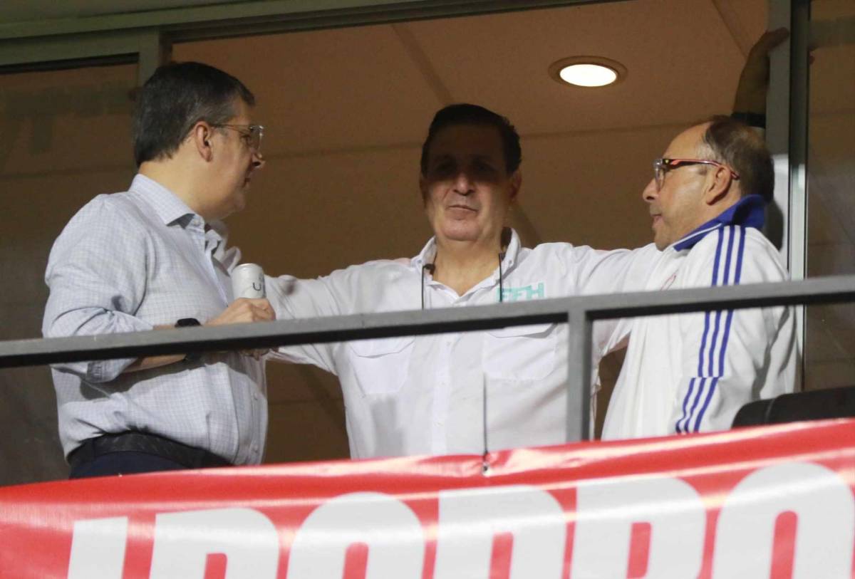 Villano en Honduras, político sorprende, plática secreta y chica es la sensación en el Nacional