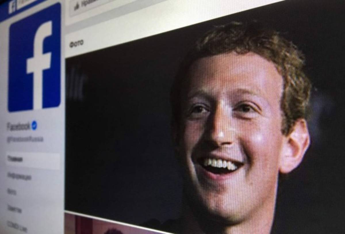 Mark Zuckerberg tildó a los usuarios de Facebook, en sus inicios, de 'malditos idiotas' 