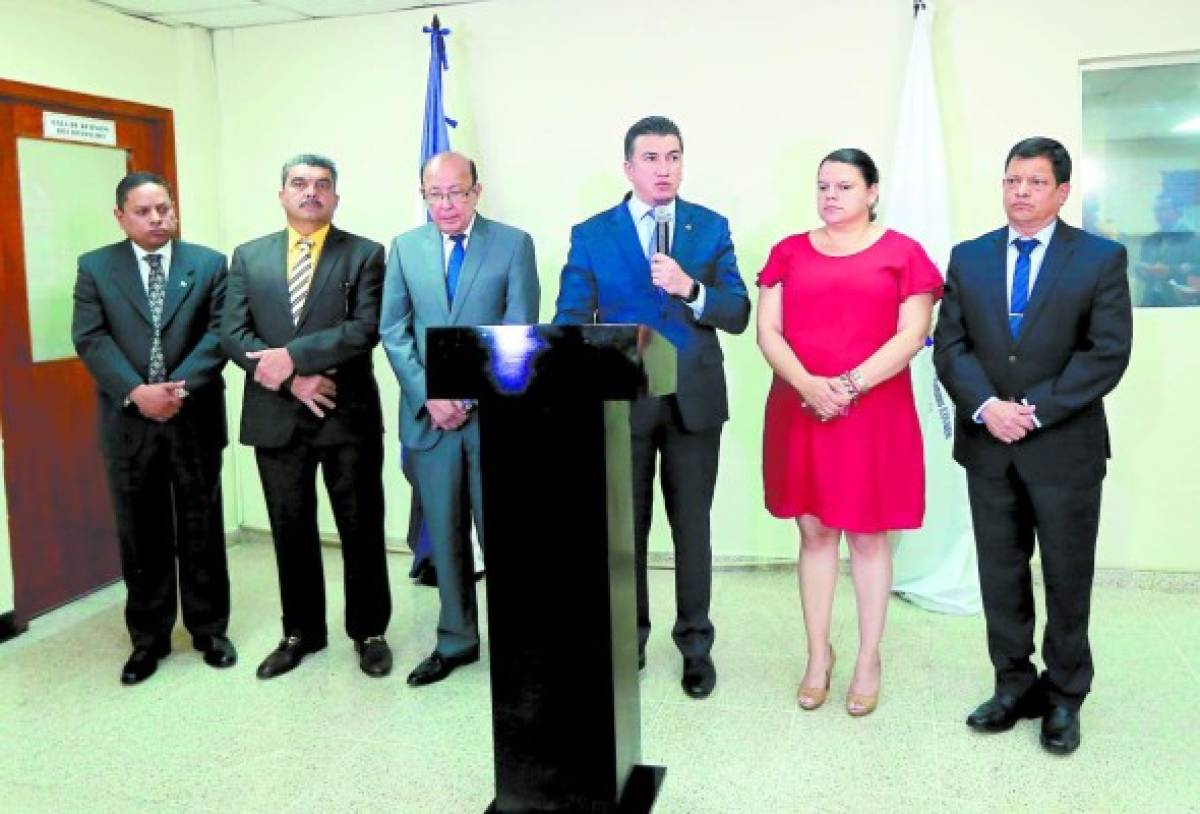 Tres aspirantes a fiscal de Honduras en riesgo de quedar eliminados