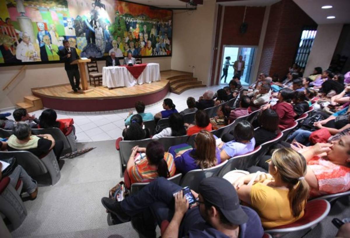 Participe en el Premio Nacional de Ensayo Juan Antonio Medina Durón