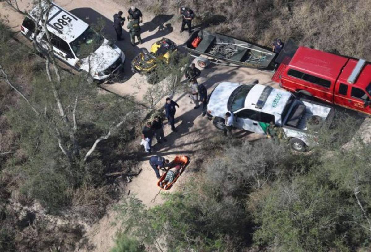 Muere 1 de 11 inmigrantes rescatados del desierto de Arizona