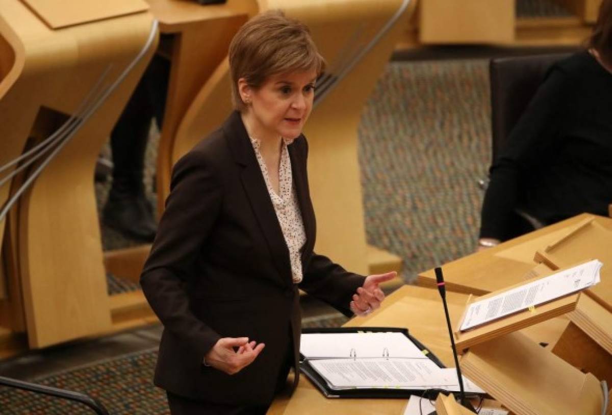 Ministra escocesa advierte que Trump no puede viajar a su país durante el confinamiento