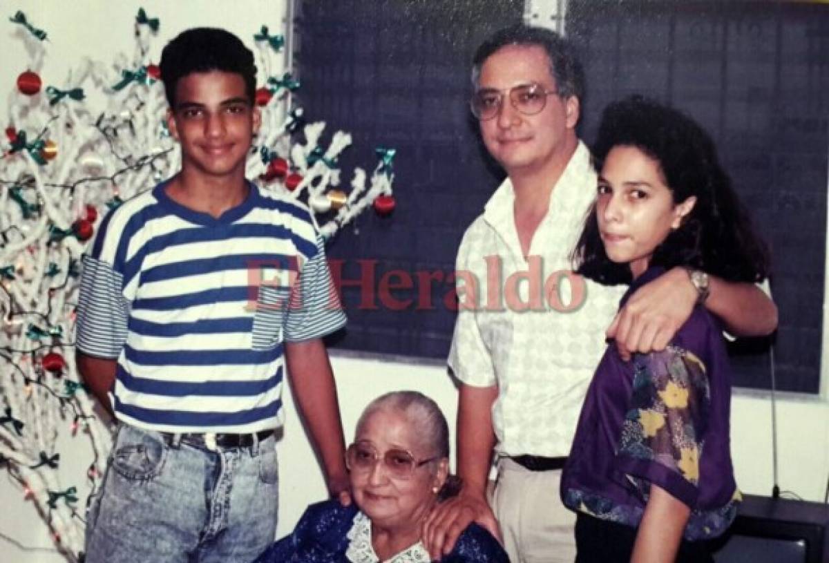 Con sus hijos Carlos Francisco y Alejandrina, junto a su madre Estela Alvarado.