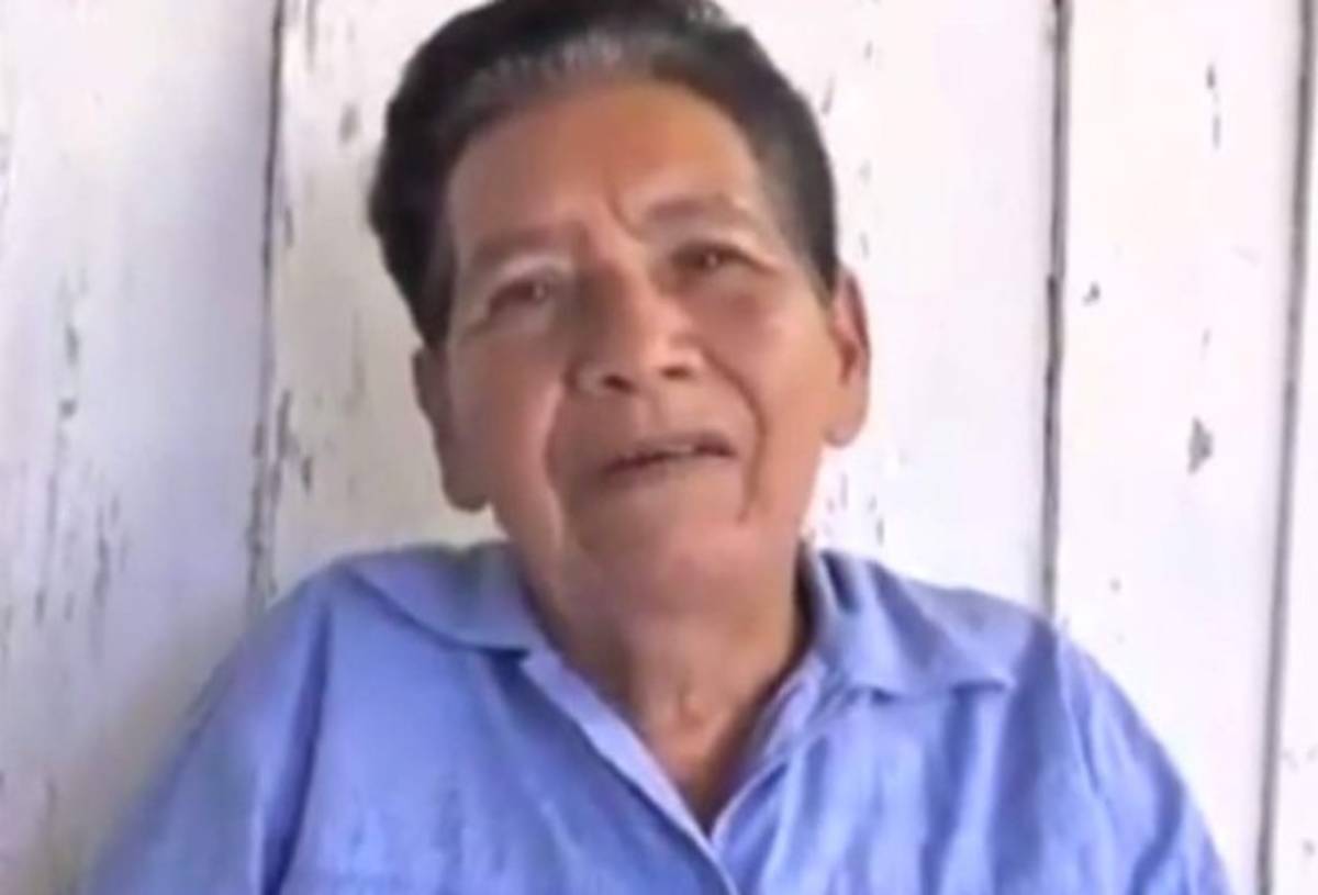 Esperanza Ponce es una sexagenaria que vive al lado de sus hijas en una humilde vivienda y negó que su vástago Orlando le haya construído un mejor hogar, foto: El Heraldo.