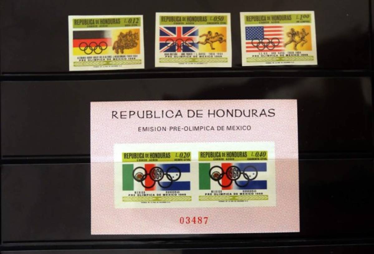 Coleccionistas de la historia plasmada en piezas postales