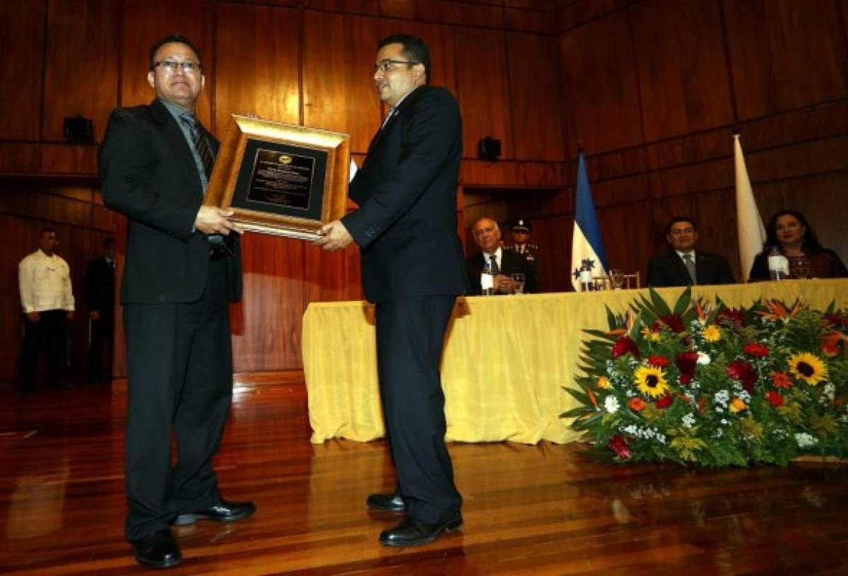 Director de EL HERALDO recibe el Álvaro Contreras