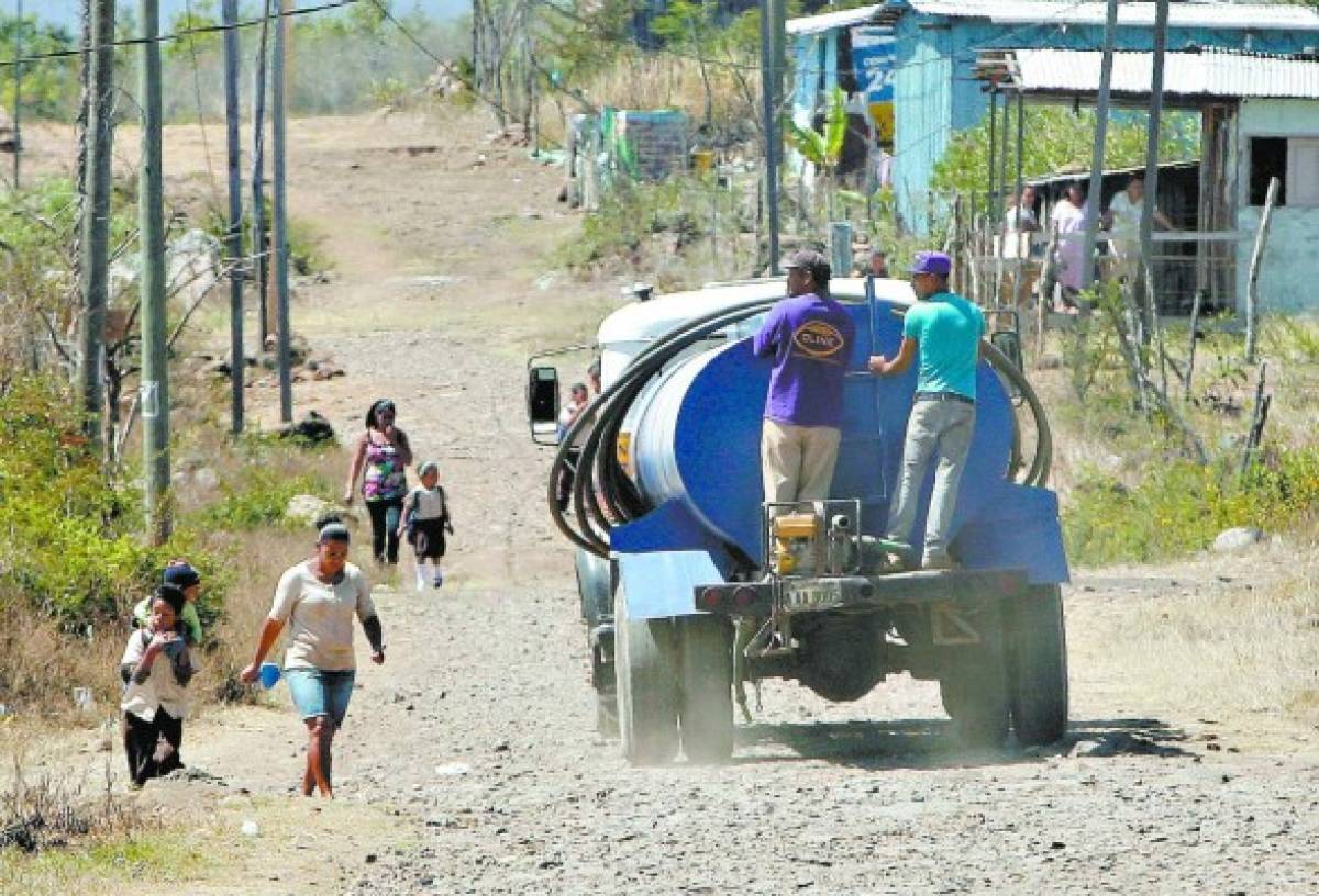 Más de 200 mil capitalinos sin acceso al servicio de agua potable