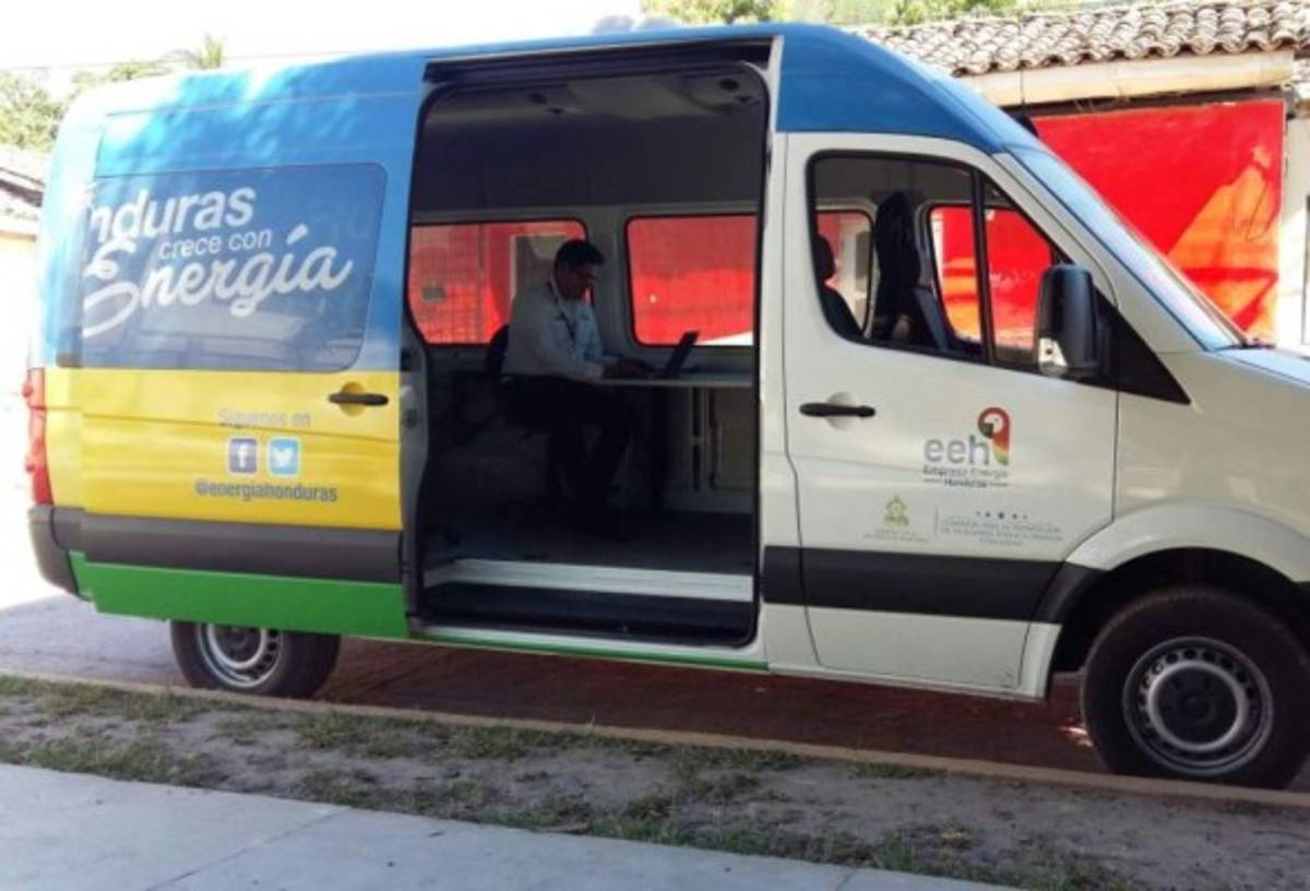 EEH entrega miles de volantes para dar orientación a los clientes