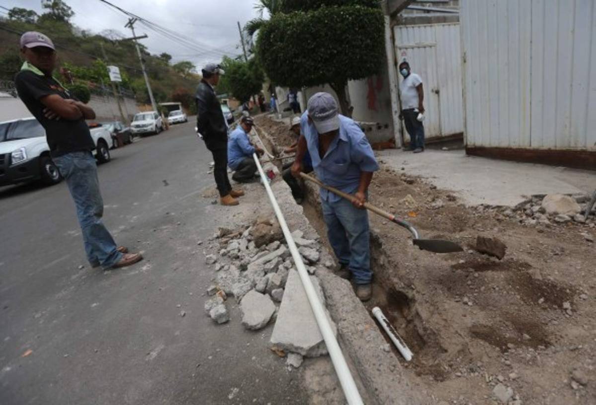 Sin el servicio de agua potable en La Primavera