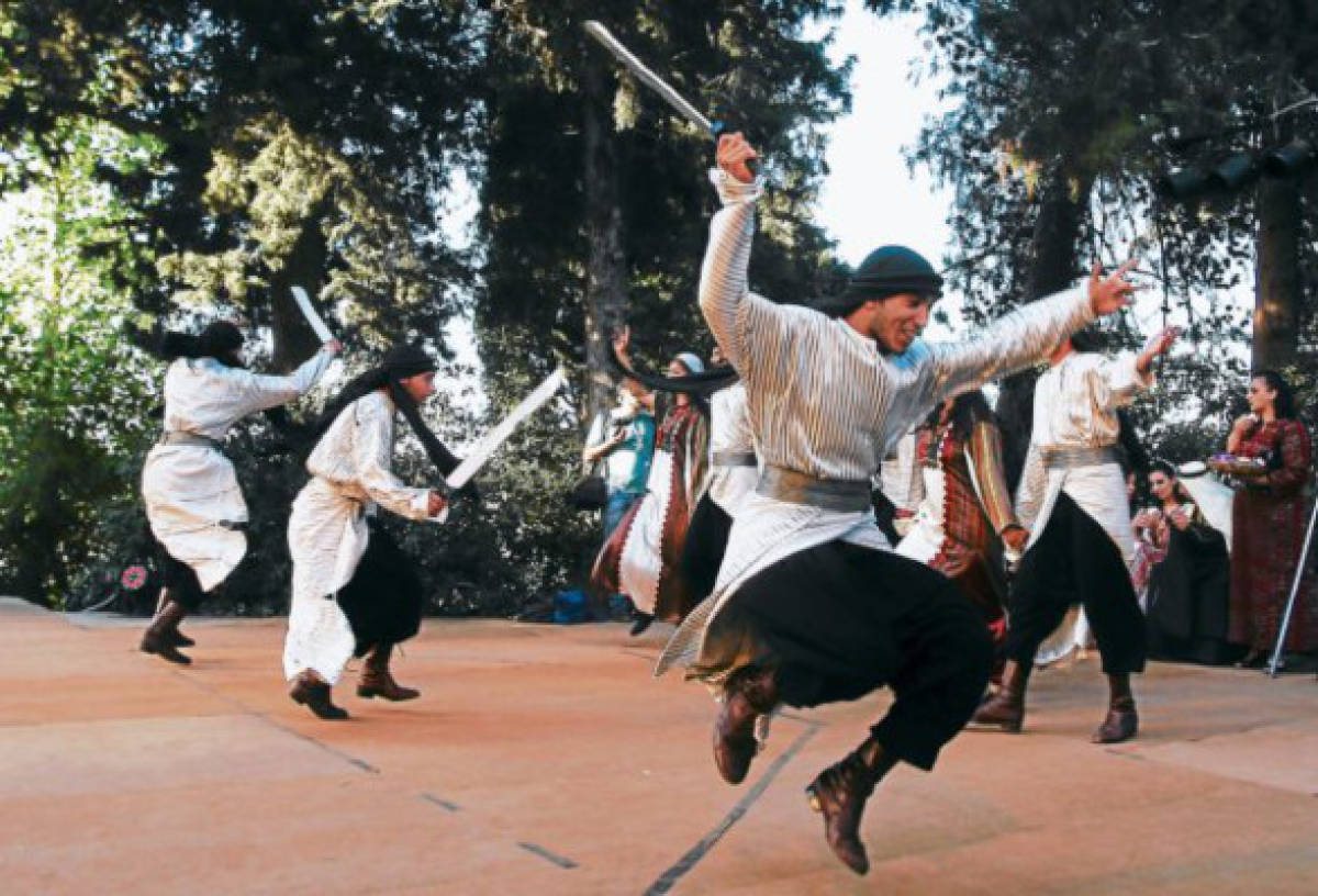 Bailes tradicionales en boda palestina