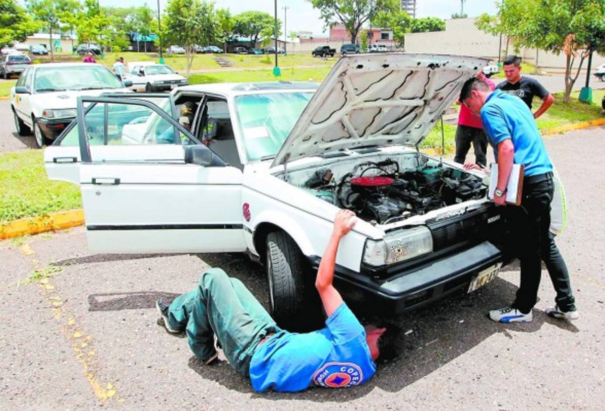 En revisión taxis viejos para renovación de permisos