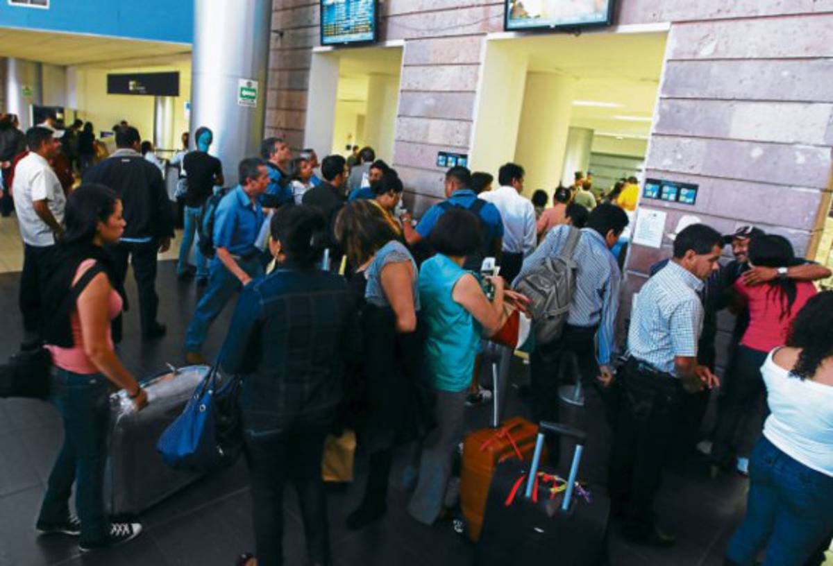 Anuncian que Lobo vetará tasa aeroportuaria