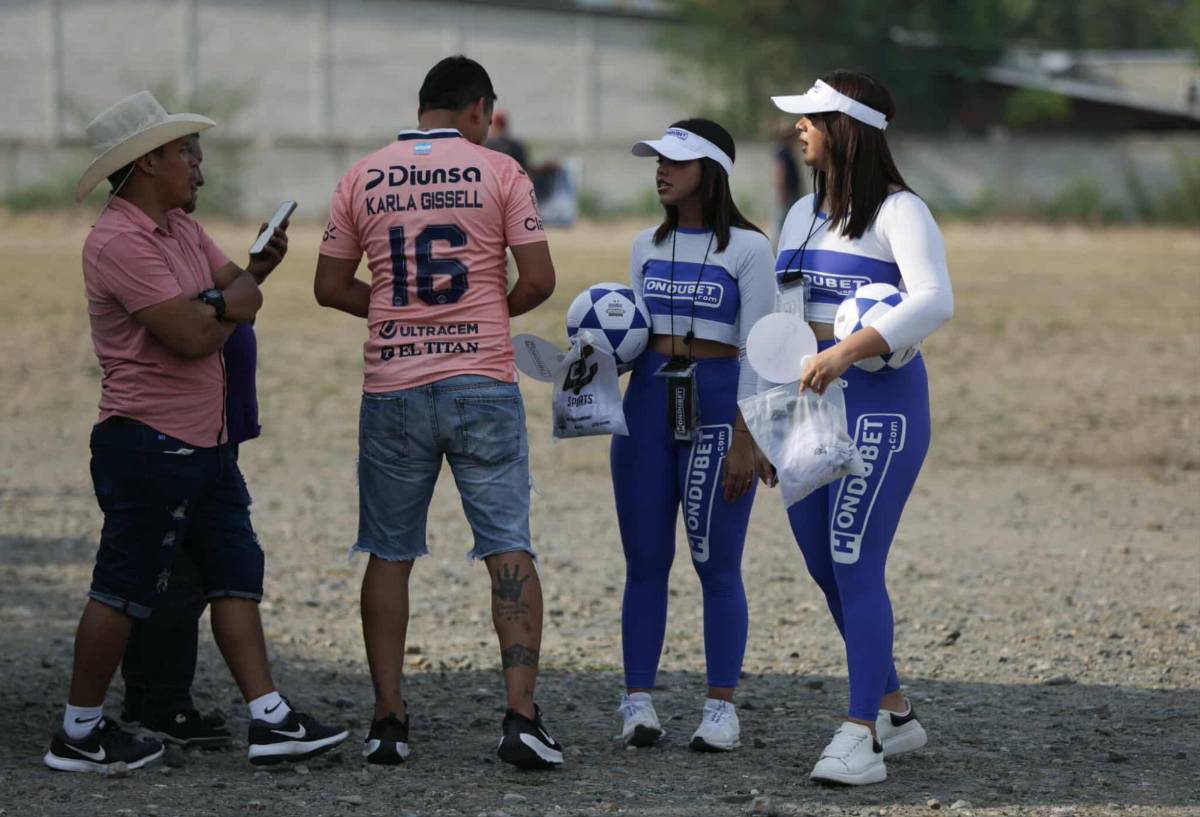 Fotos: Futbolista terminó jugando vendado, tristeza en el Génesis y las bellezas en el estadio