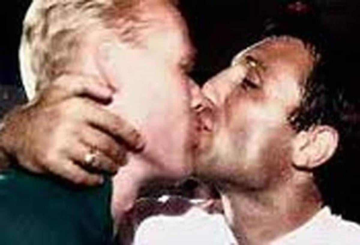 Los besos más recordados en el fútbol