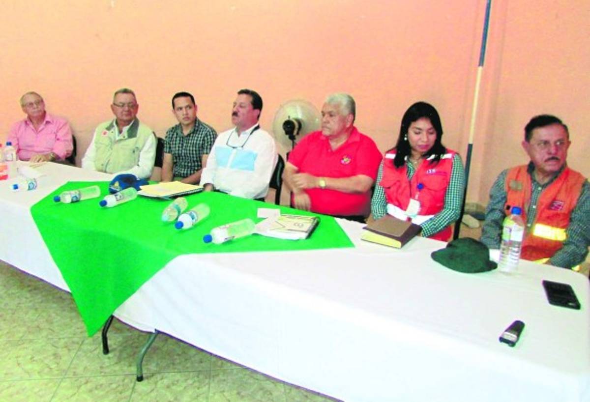 Tres empresas hacen estudios para la carretera a oriente