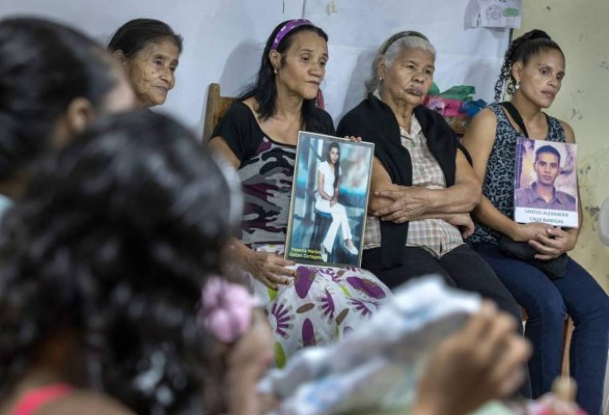 Con el grito de esperanza y un nudo en la garganta madres buscan a inmigrantes hondureños desaparecidos