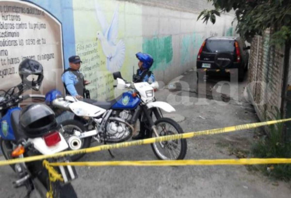 Hallan hombre muerto dentro de su vehículo en colonia Policarpo Paz de la capital de Honduras