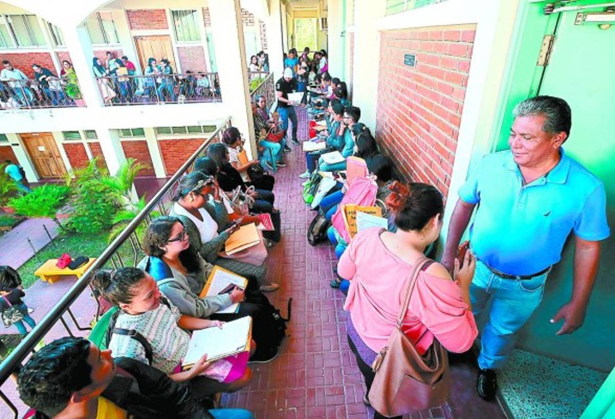 Educación cierra período de inscripción de docentes
