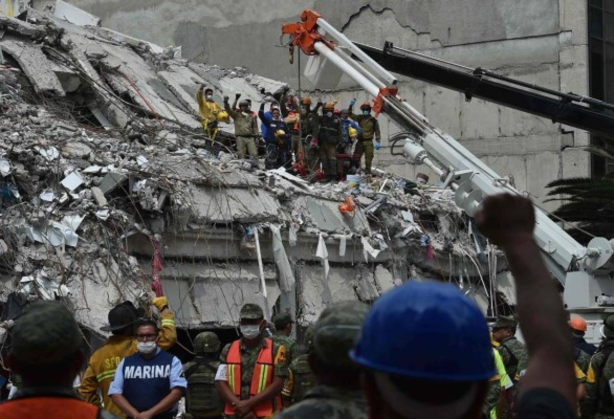 México: prolongarán rescates tras sismo hasta que se agoten señales de vida