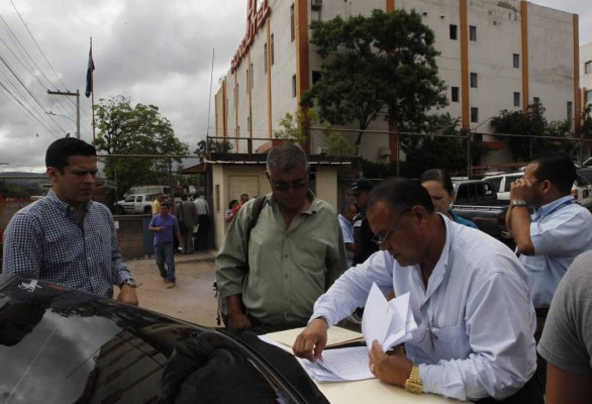 Suspenden a 728 empleados por insolvencia financiera