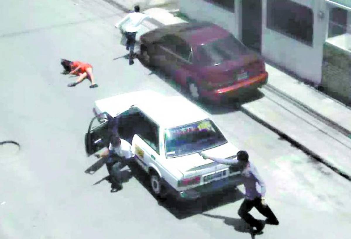 Involucran a mareros en crimen de taxista