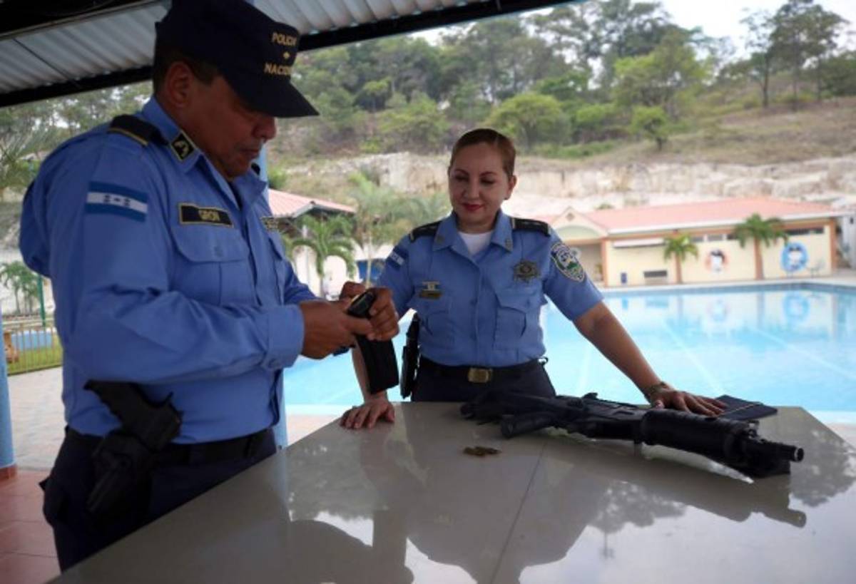 Las tres hermanas policías que alejan a niños de las pandillas en Honduras