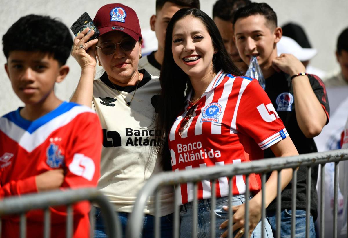 Recibimiento hostil, jugadores llegan de civil y fiesta olimpista previo a final ante Real España