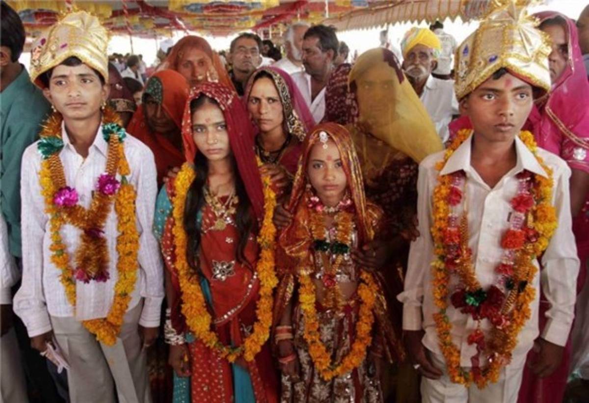 Video: De esta forma obligan a los niños a casarse en la India