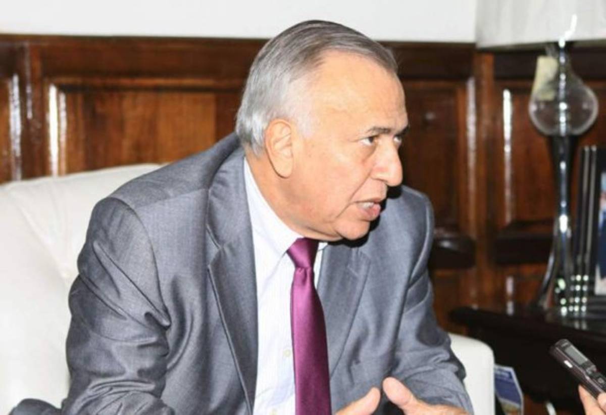 Pastor quiere confundir peras con manzanas