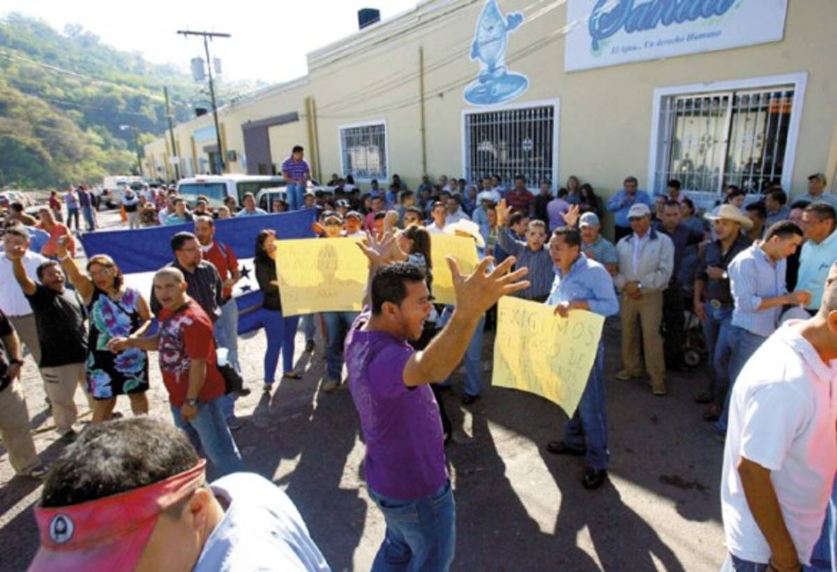 Suspenden huelga de brazos caídos