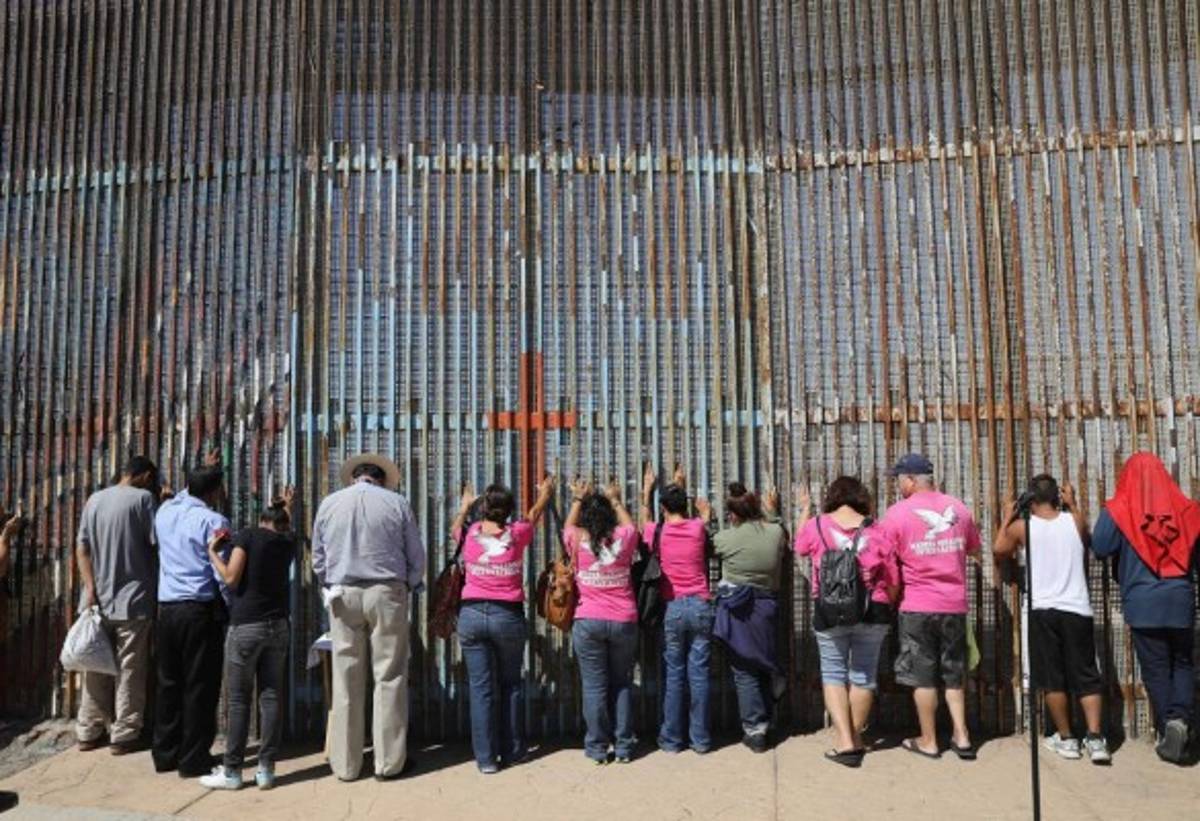 Estados Unidos planea adjudicar contratos para muro en abril 