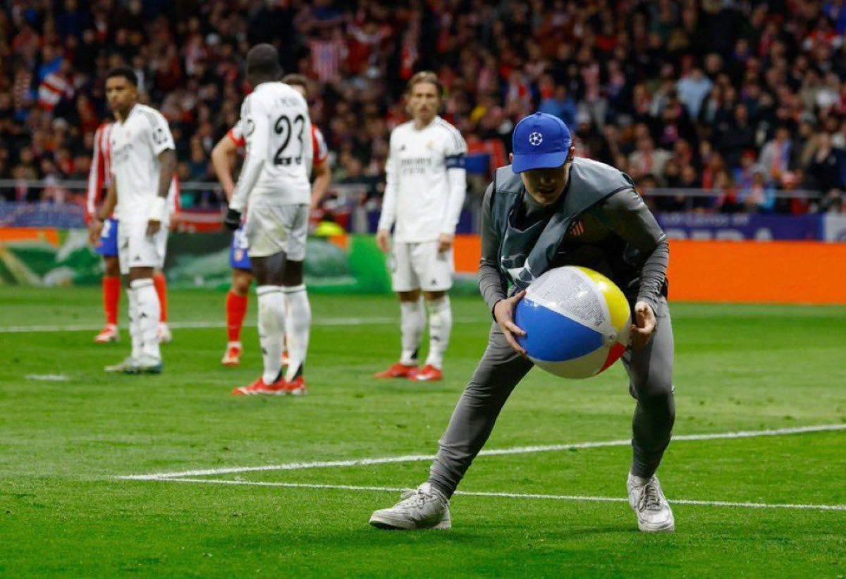 Polémico penal anulado al Atlético, burla de Vinicius y caras tristes en triunfo del Real Madrid