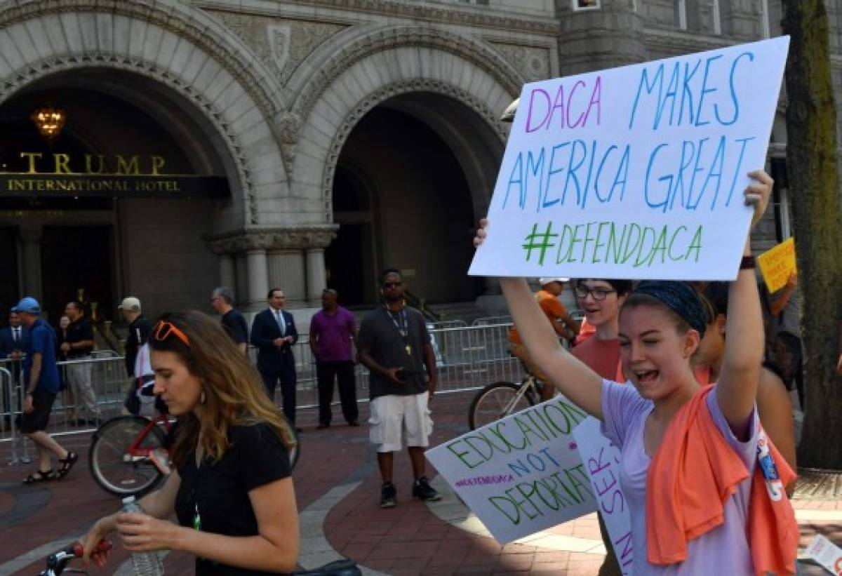 (FILES) This file photo taken on September 5, 2017 shows immigrants and supporters demonstrating during a rally in support of the Deferred Action for Childhood Arrivals (DACA) program in front of the Trump International Hotel in Washington DC.San Francisco-based Judge William Alsup issued his 49-page ruling on January 9, 2018, ordering the administration of US President Donald Trump to reinstate the Deferred Action for Childhood Arrivals program (DACA), an Obama-era program that provided legal status to young immigrants who entered the country illegally as children. / AFP PHOTO / Paul J. RICHARDS