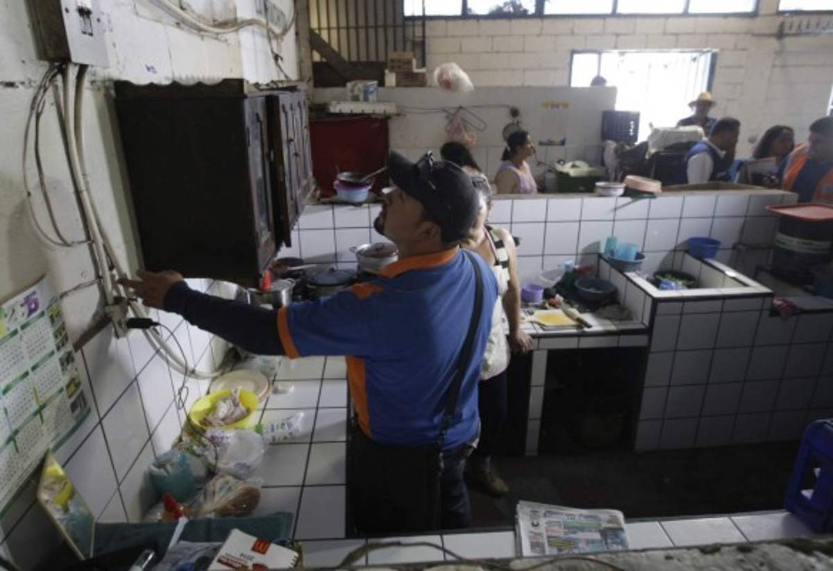 Deficientes instalaciones eléctricas detectan en mercados