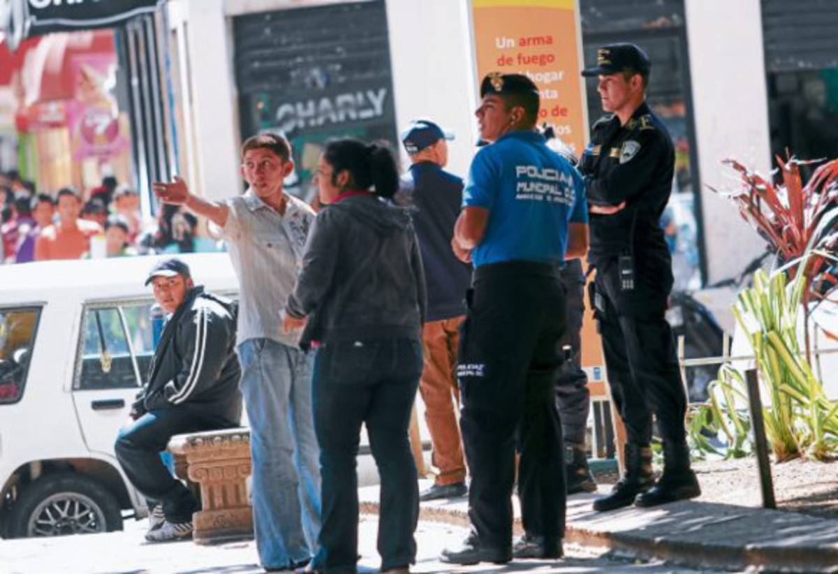 Impiden invasión comercial en el Centro