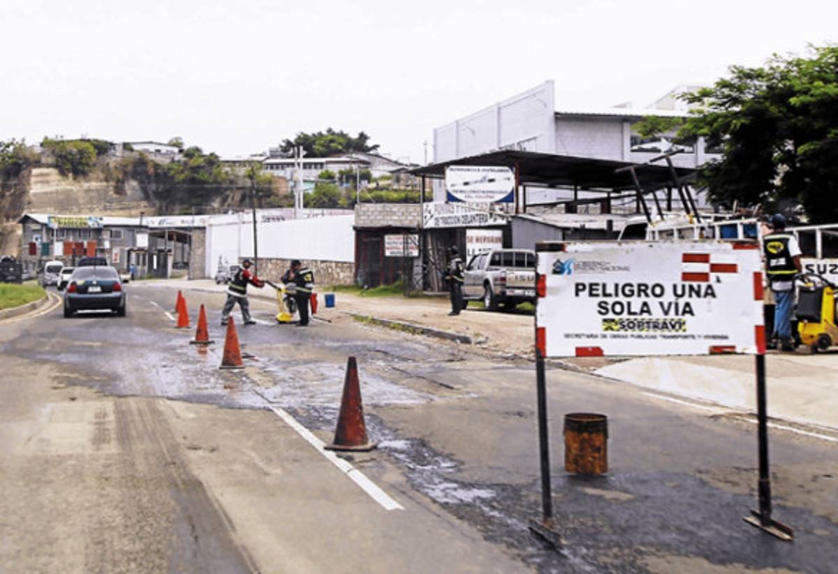 En diez días estarán reparados los baches del anillo periférico