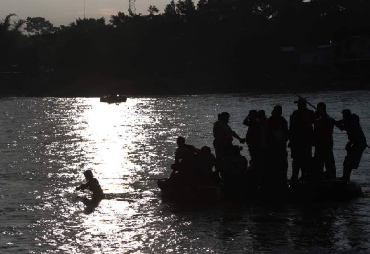 Bloquean paso a los migrantes centroamericanos en la frontera entre México y Guatemala