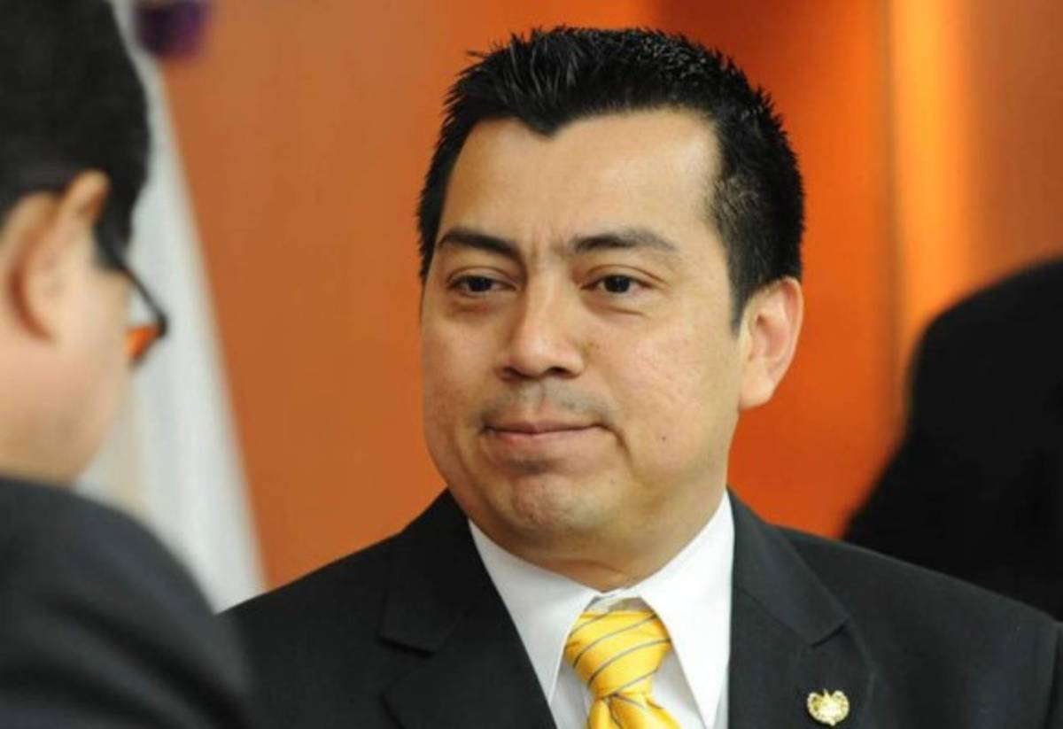 El Salvador: investigarán a ex director del Seguro