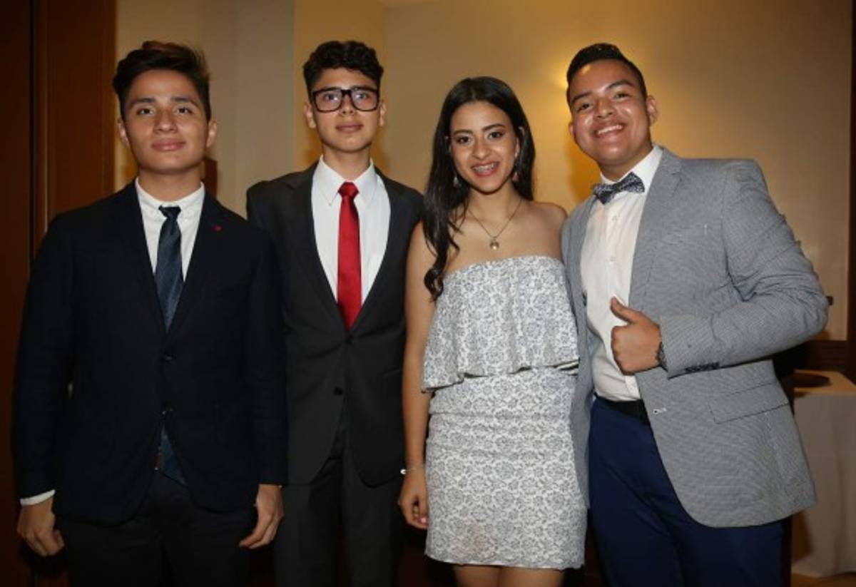 noche de recuerdo entre compañeros