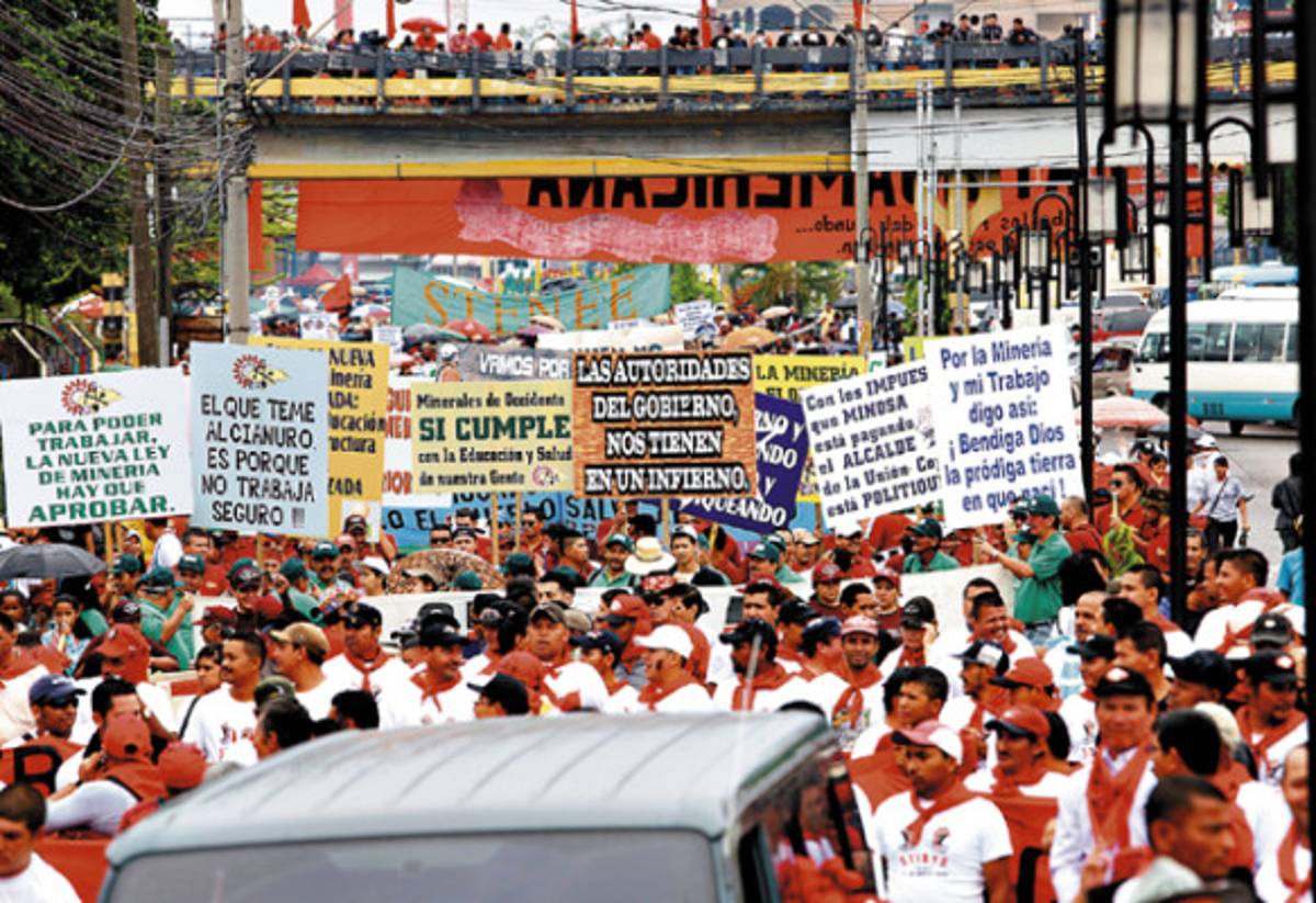 Zelayistas manipularon marcha de trabajadores